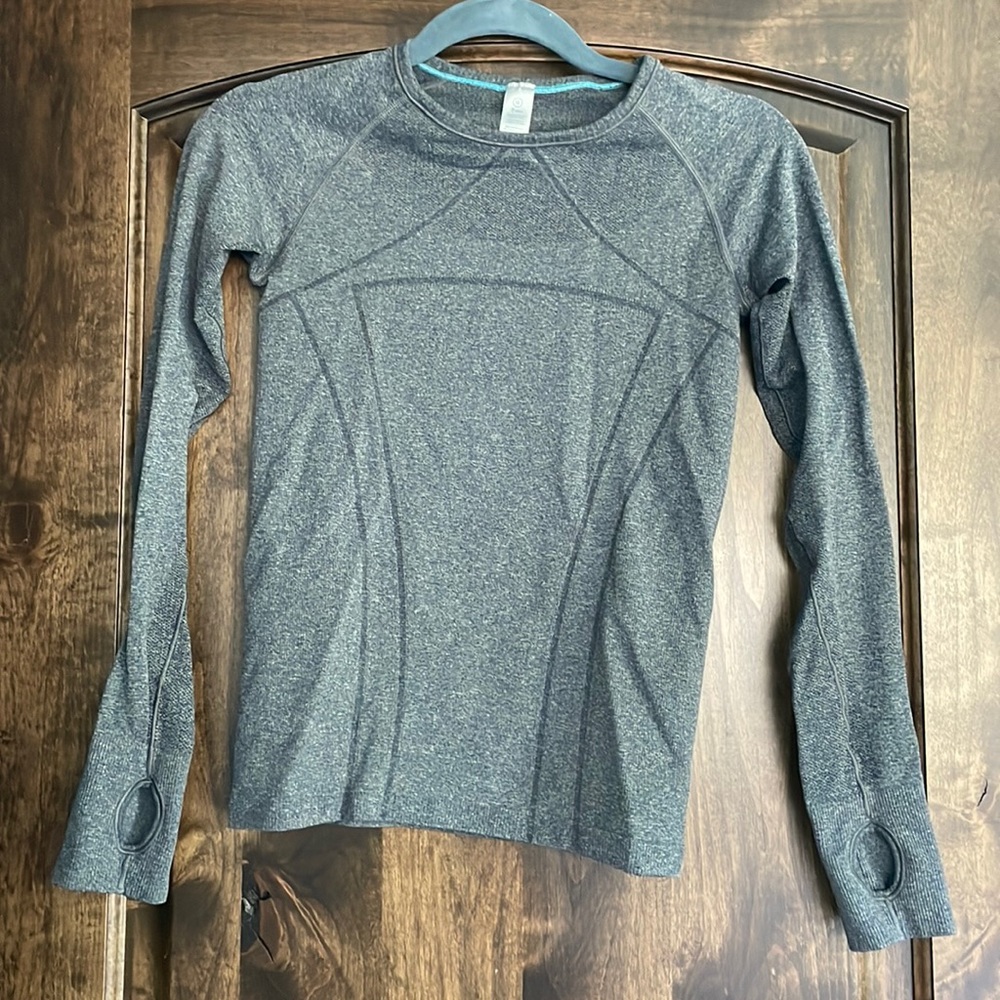 Ivivva lululemon girls swiftly tech long sleeve.  Grey size 12.